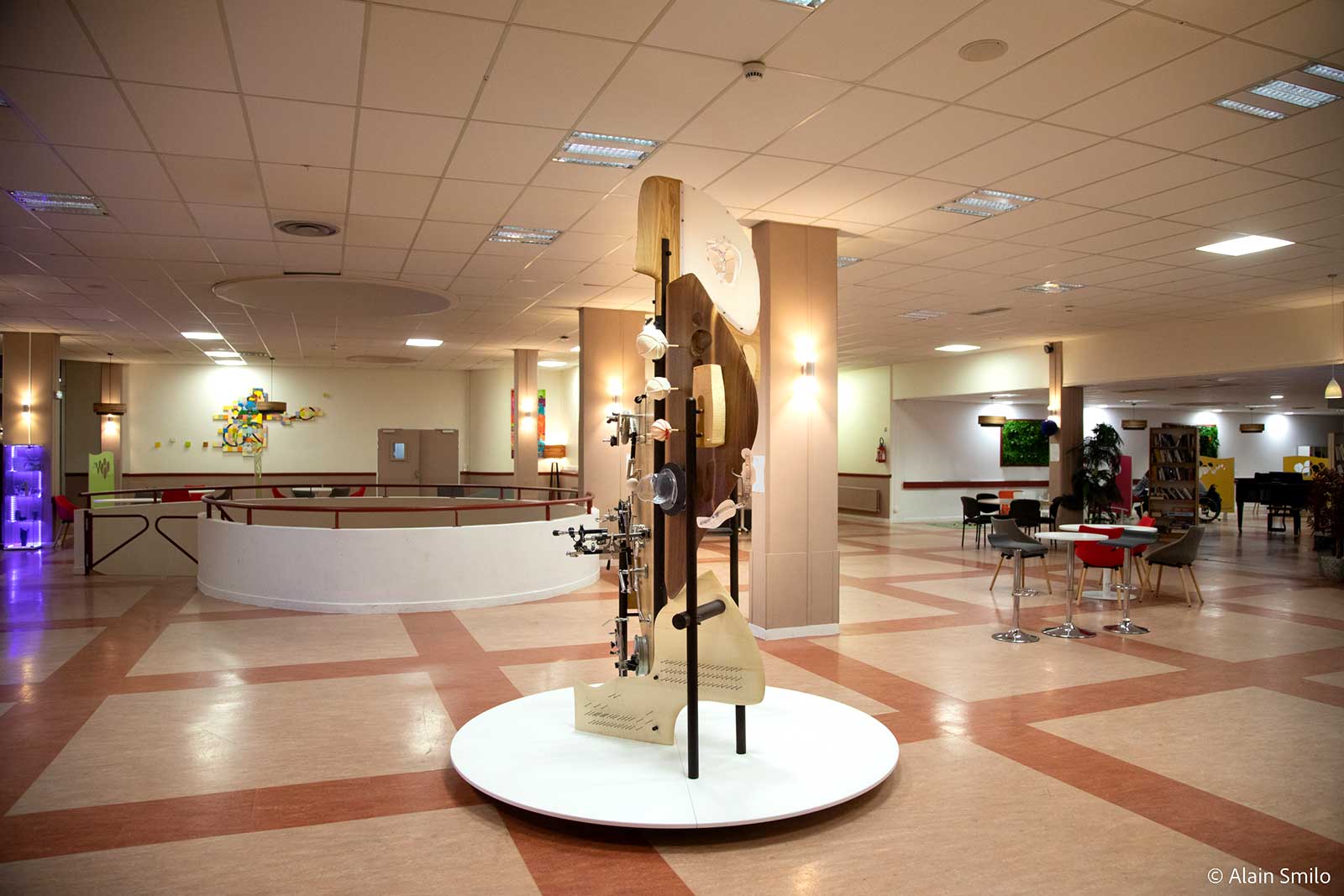 Totem. Mthieu Esclassan Totem. Mthieu Esclassan