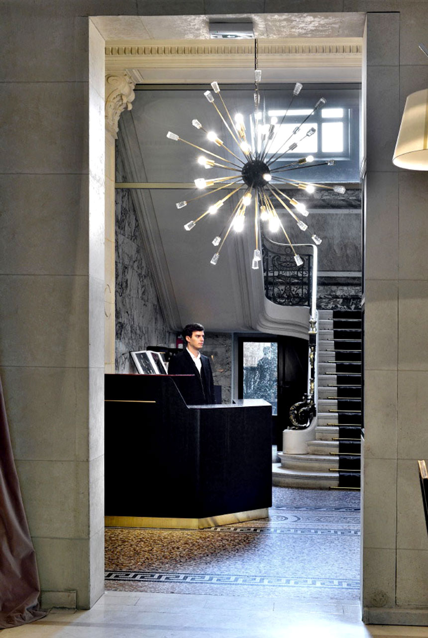 Comptoir d’accueil pour un ancien hôtel particulier à Paris 17. Mathieu Esclassan